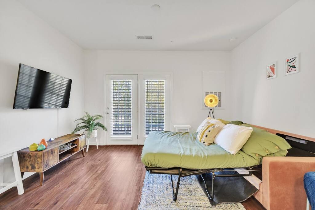 Apartamento 1br King Bed Near Shopping, Dining & Entertainment *